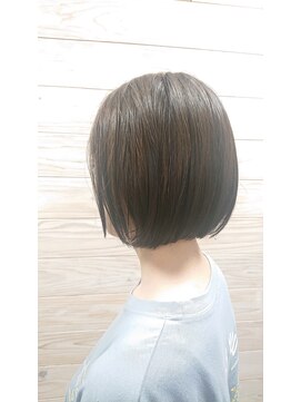 ナイン (Nine9) ツヤ感前下がりボブ