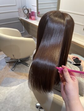 アンド ラ ブランシュ(&.La Blanche) カーキグレージュ/大人かわいいヘア/フェザーバング/大宮