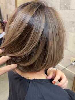 プラグ ヘアーデザイン(PLUG hair design)の写真/大人女性の髪の悩みに寄り添い、理想の髪色を実現◎髪を傷めず、艶と透明感あふれる仕上がりに。