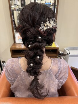 ヘア ミーツ ドレス プレローマ(HAIR meets dress pleroma) 編みおろし風アレンジ