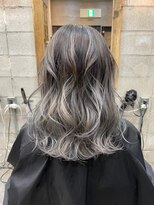 アルカナ 明治神宮前原宿(ARCANA)&nbsp;グレーベージュ レイヤーロング 前髪パーマ アッシュブラック