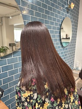 あなたの髪を本質的に変える―。si:caの最適な施術と薬剤を選択して仕上げる、艶やかで柔らかな質感を