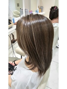 アッシュ 二俣川南口店(Ash) ◆セミロング/白髪ぼかしハイライトデザイン/グレージュ