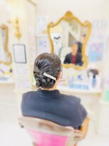 美容室 ティンカーベル シニヨンヘア