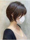 大人かわいいショートボブ ウルフ 前髪あり カーキグレージュ