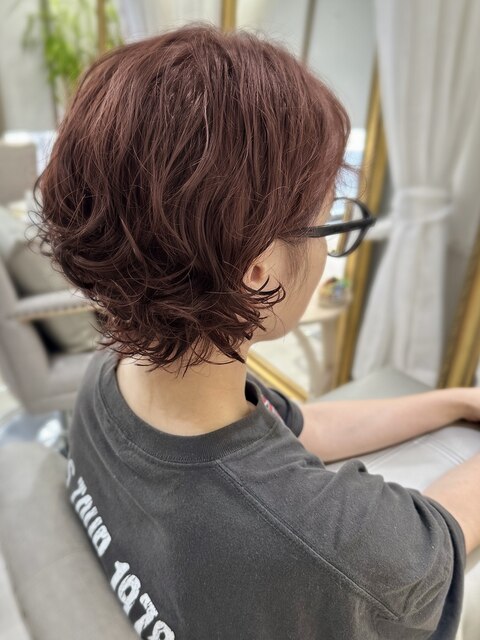 【ショートヘアパーマスタイル】ブラウンカラーくびれカール