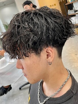 フゥ 宇都宮(FeU) ツイストスパイラルパーマツーブロックメンズマッシュパーマ