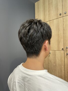 アルター(aL ter) 《メンズカット》ウルフ／アッシュブラック/カルマパーマ/林愛華