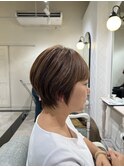 明るめブラウンとショートカット相性バッチリです◎