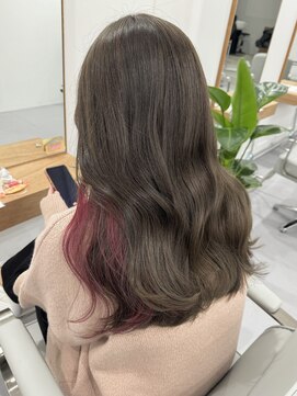 クテン(KUTEN) イヤリングカラーピンク × 透明感グレージュ