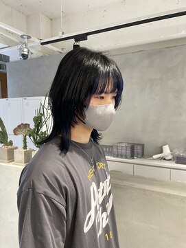 ファイブバイジエクト 堀江(FIVE by The Ect) ウルフカット　ウルフヘア　インナーブルー　インナーカラー