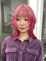 ウルフカットハイトーンピンクとネオンピンクエンドカラー