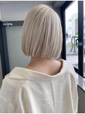 ホワイトブロンド/ホワイトシルバー/アッシュブロンド