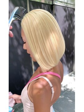 テラ 仙台(Tera) ブロンドカラー　抜きっぱなし　レイヤーカット