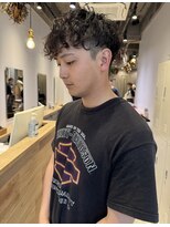 リタ(rita.)&nbsp;林　直人MEN’S HAIR/サーフカール/刈り上げセンターパート/川崎