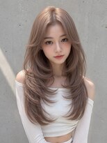ユーフォリア 渋谷グランデ(Euphoria SHIBUYA GRANDE)&nbsp;ミルクティーベージュセンターパートレイヤーゆる巻きロング