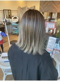 切りっぱなしボブグレージュバレイヤージュ