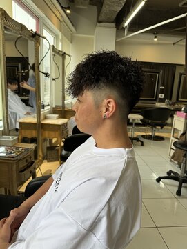 アイズ 海老名(AIZU) ツイストスパイラルパーマ　スペインカール　フェードカット　夏