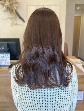 イーズヒュウ(ease HUE.) 透け感たっぷりの透明感ミルクティーアッシュブラウン