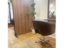 ライムヘアービューティフィー(Lime hair beautify)の雰囲気（全席半個室で緑が多くオシャレで落ち着く店内【JR花園駅】）