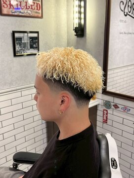 バーバーブロス 長堀店(BARBER BROS) 【BarBerBROS】金髪パーマ　ツイストスパイラル