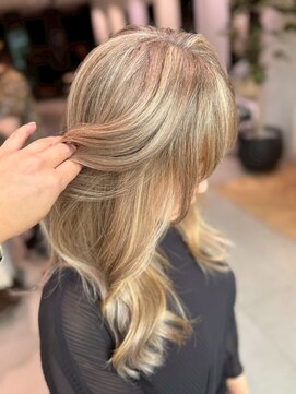 ステア ケース(stair case) 白髪が多い方向け　脱白髪染めカラー ハイライト多め