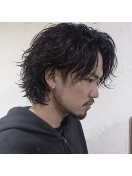 ウィスカーズ(Whiskers) ラフウェーブスタイル