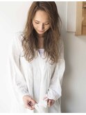 ヌーディーフェザーゆるウェーブロング+かきあげ斜めバング