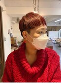 ベリーショートとレッドカラー