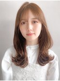 前髪ミニウルフナチュラルカール艶感ホワイトグレージュ美髪
