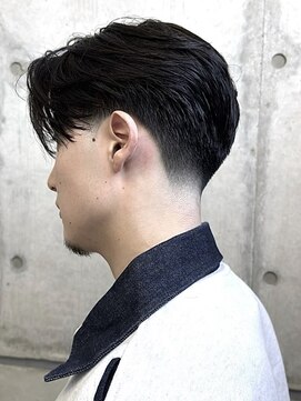 オーシャントーキョー ホワイト 原宿(OCEAN TOKYO WHITE) テーパーフェードセンターパート