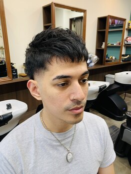 杉田理容館の写真/清潔感と抜け感を両立したデザインをご提案。仕事も休日も、自然体でキマるスタイルをあなたに。