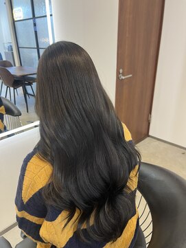 クオン 伊勢崎(QUON.) 暗めオリーブアッシュ