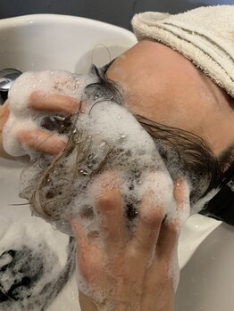 マトリカリア(Matricaria)の写真/【ヘッドスパ&トリートメント￥7100】頑張る自分へのご褒美に◎安らぎの空間で理想の美髪と癒やしを叶える