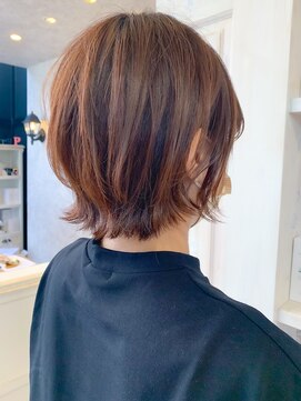 キャアリー(Caary) 福山市美容室Caary人気 外ハネくびれパツンとボブスタイル