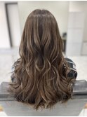立体感で魅せる×オリーブグレージュ