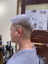 フォーコーナーズ(Four Corners)&nbsp;フェード・スキンフェードツーブロック刈り上げジェットモヒカン