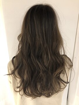 ルッソカナン(Lusso canaan) グレージュ　ゆるふわロングスタイル/30代40代50代