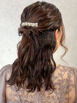 ビスクヘアデザイン(bisq hair design) アレンジ 艶髪 髪質改善 ヘアセット 編みおろし 顔まわり