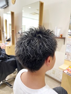 デザイニングヘアードゥ(designing hair Deux) メンズハイライトメッシュスパイキーショート