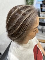 ハイパー(HYPER)&nbsp;白髪を活かす大人のベージュハイライト