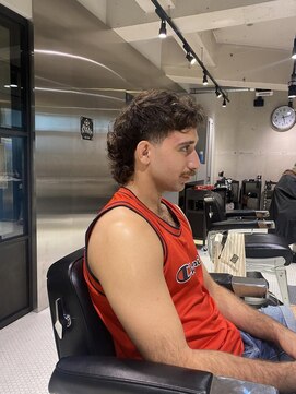 フランクスバーバーザスタンド(Frank’s barber the stand) サーフカール/スパイキーショート/ブルーブラック/飯田橋