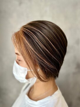 ハサミバイアトリエナガノ 千葉(8sami by atelier nagano) ショートボブ/センターパート/ツヤ髪/グラデーション/イヤリング