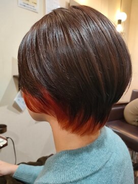 ショートカット＋インナーカラーオレンジ