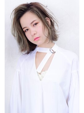 アリー 原宿 表参道(ALLY) [ALLY阿部]ハイライト×グレージュ×切りっぱなしボブ　３