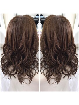 美容室 セラヴィ 巻き髪　アッシュカラースタイル