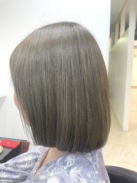 リブレ(LIBRE+hp) オリーブベージュツヤボブ