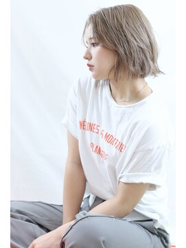 ビューティーアンドフリー ハチ(Beauty&Free 8 HACHI) 外ハネボブ/透明感カラー/ハイトーンカラー