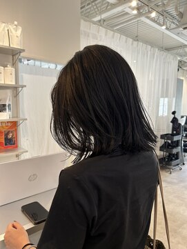 マチルダ(Matilda) ブルーブラック×レイヤーボブ