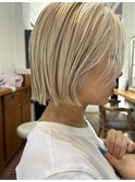 ミルクベージュのミニボブ